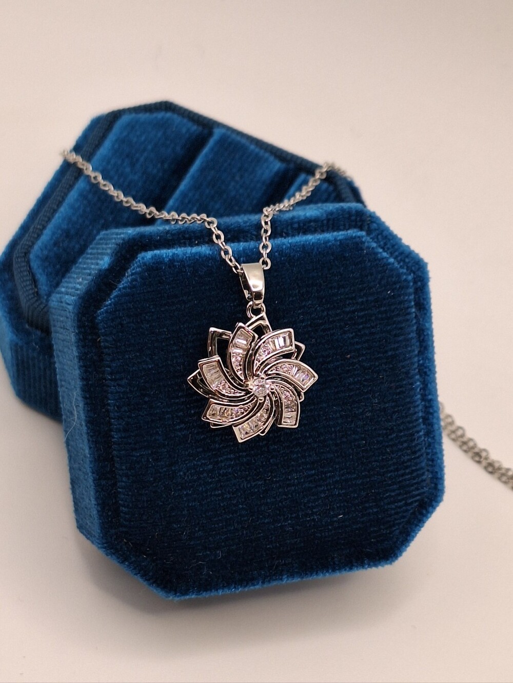 NWT Swarovski Crystal Spinning Flower Necklace Stainless Steel